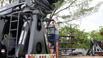 operator accessing the elite f&r loader
